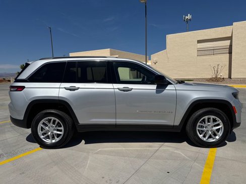 New 2025 Jeep Grand Cherokee Laredo X image 6