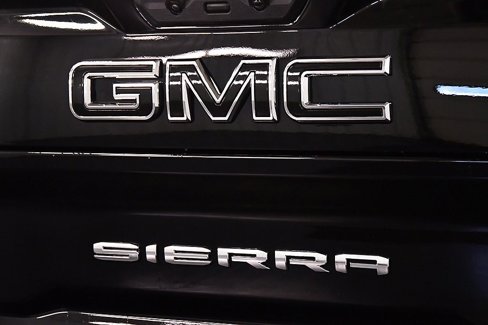 Used 2024 GMC Sierra 2500 AT4X image 11