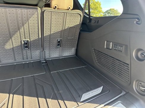 New 2026 Chevrolet Suburban High Country image 43