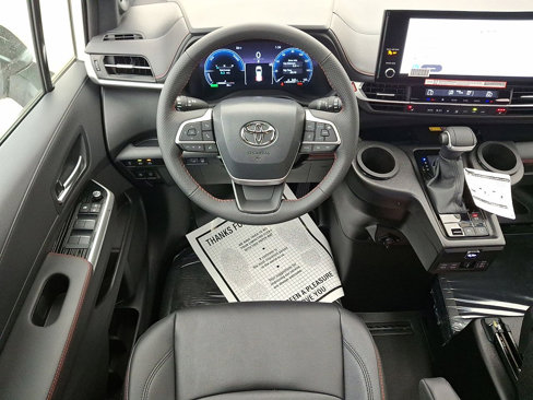 Used 2025 Toyota Sienna XSE image 27