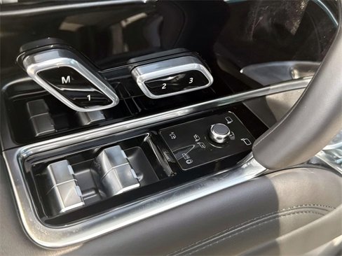 New 2025 Land Rover Range Rover SE image 16