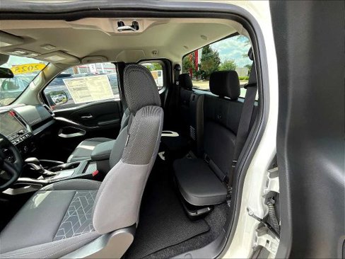 Certified 2025 Nissan Frontier SV image 15