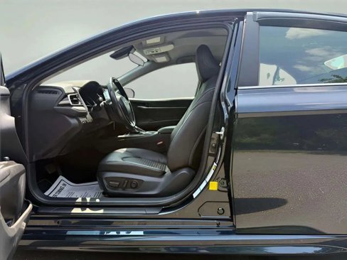 Used 2021 Toyota Camry SE image 9