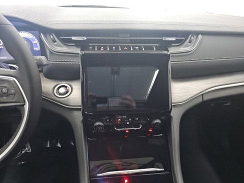 New 2025 Jeep Grand Cherokee Limited w/ Luxury Tech Group II image 27