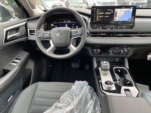 New 2025 Mitsubishi Outlander SE image 9