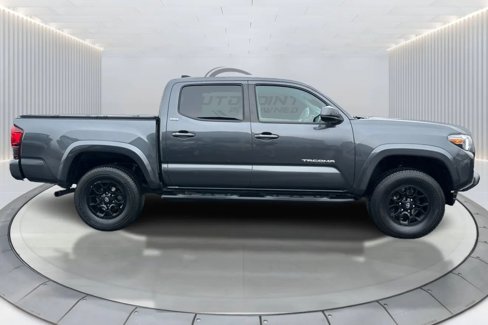 Used 2022 Toyota Tacoma SR5 image 8