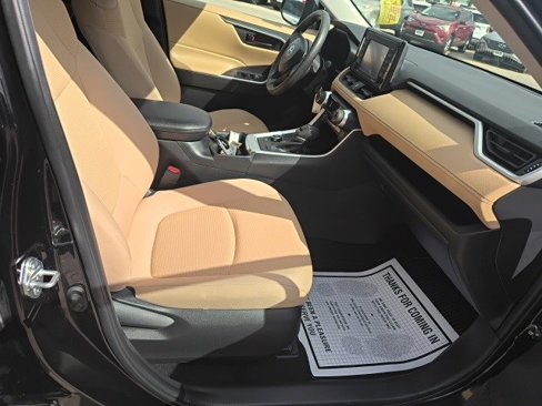 Used 2022 Toyota RAV4 LE image 18