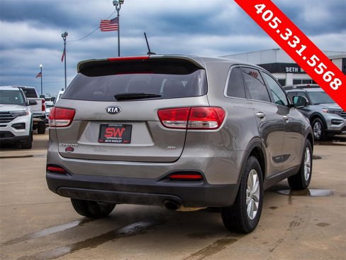Used 2017 Kia Sorento L image 10