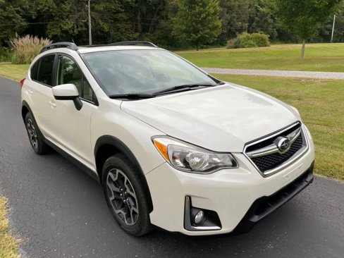Used 2017 Subaru Crosstrek 2.0i Premium w/ Moonroof Package image 3