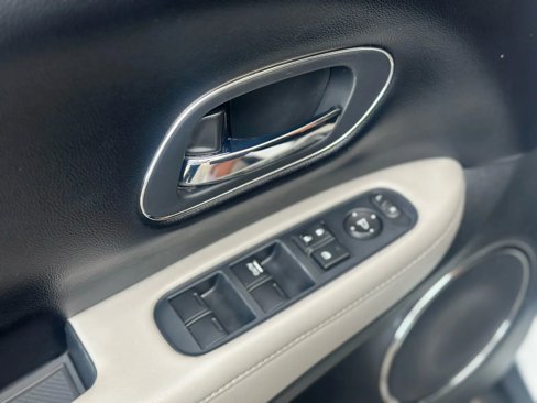 Used 2017 Honda HR-V EX image 15