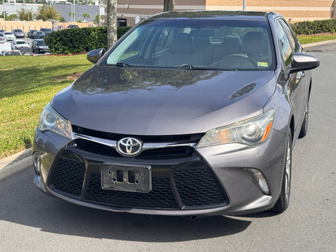Used 2017 Toyota Camry SE image 4