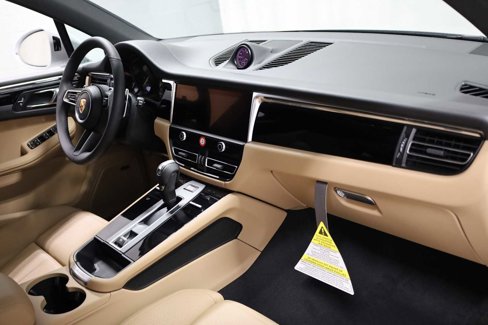 New 2026 Porsche Macan image 6