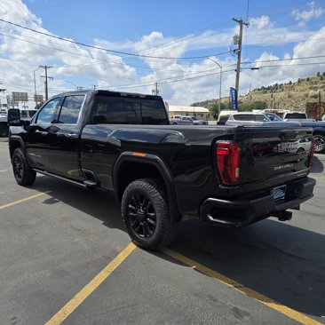 Used 2022 GMC Sierra 3500 Denali w/ Denali Black Diamond Edition image 5