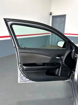 Used 2013 Dodge Avenger SE image 13