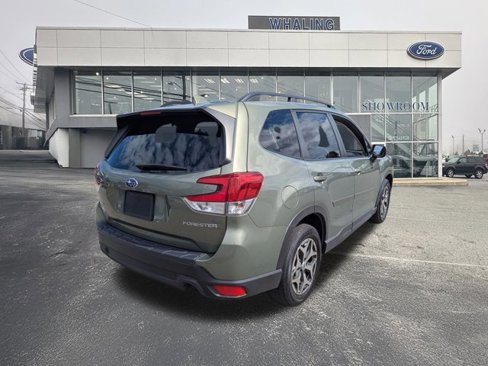 Used 2021 Subaru Forester Premium image 3