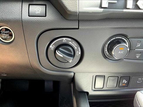 Certified 2025 Nissan Frontier SV image 26