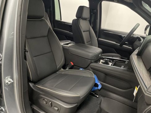 New 2025 Chevrolet Suburban Premier image 33