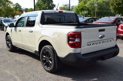 Used 2024 Ford Maverick Lariat w/ Black Appearance Package image 9
