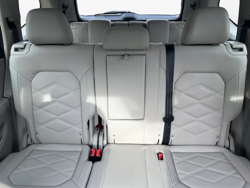New 2025 Volkswagen Atlas SE image 12
