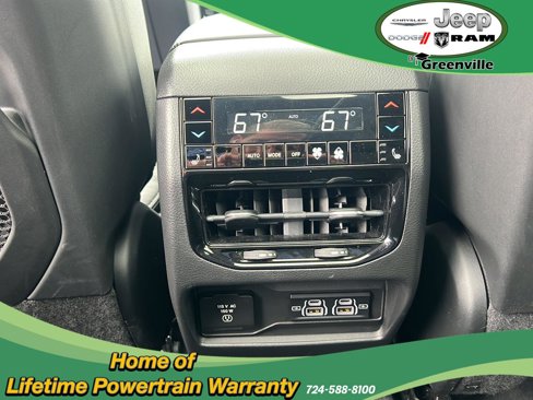 Used 2022 Jeep Grand Cherokee Overland w/ Luxury Tech Group IV image 32
