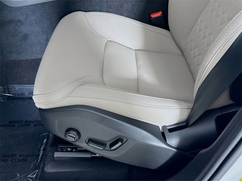 New 2026 Volvo XC60 B5 Plus w/ Protection Package Premier image 19