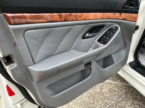 Used 1997 BMW 540i Sedan image 27