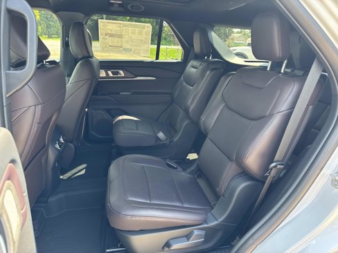 New 2025 Ford Explorer Platinum image 7