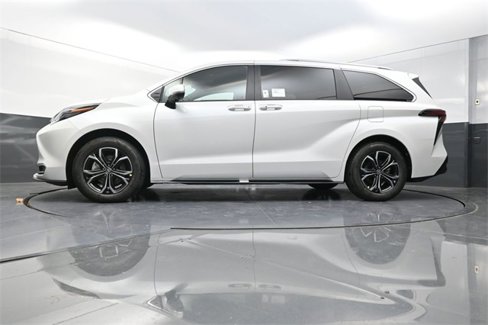 New 2025 Toyota Sienna Platinum image 28