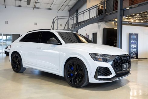 Used 2023 Audi RS Q8 w/ Black Optic Package image 3