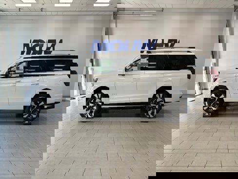 New 2025 Ford Expedition Max Platinum w/ Driver's Package image 24