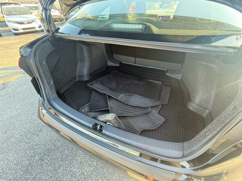 Used 2025 Toyota Corolla LE w/ LE Premium Package image 17