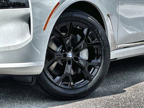 New 2026 BMW X7 xDrive40i w/ Premium Package image 14
