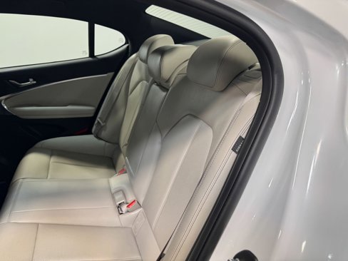 Used 2025 Genesis G70 2.5T image 49