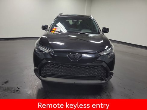 Used 2024 Toyota Corolla Cross SE image 3