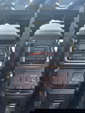 New 2025 Subaru Ascent Limited image 18