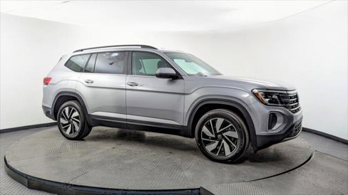 Used 2025 Volkswagen Atlas SE image 10