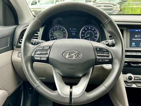 Used 2020 Hyundai Elantra Limited image 17