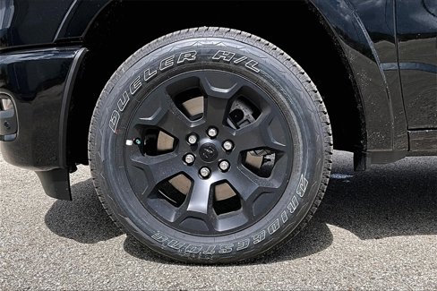 New 2026 RAM 1500 4x4 Crew Cab image 11