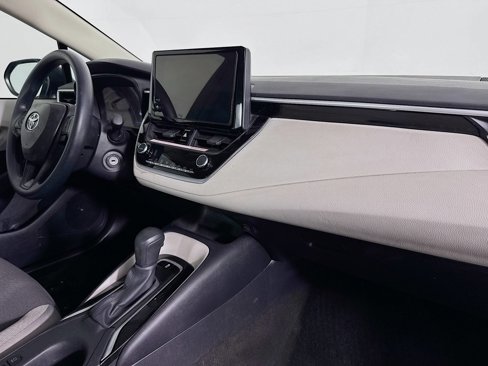 Used 2025 Toyota Corolla LE image 28