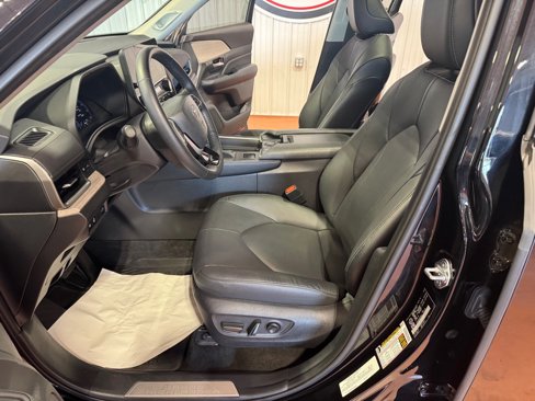 Used 2024 Toyota Grand Highlander XLE image 17