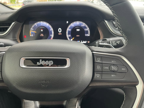 New 2025 Jeep Grand Cherokee Limited image 24