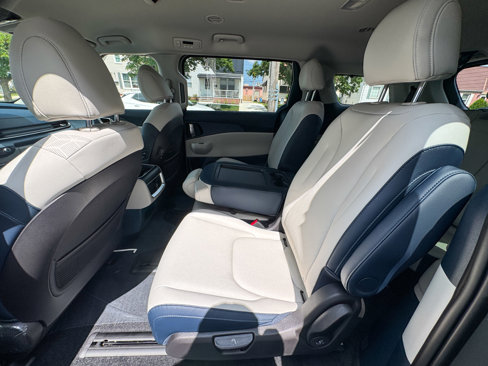 New 2026 Kia Carnival EX image 18