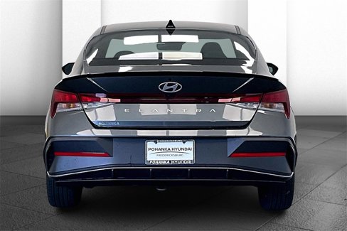 Used 2025 Hyundai Elantra Sport image 3