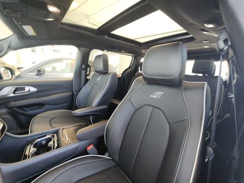 New 2025 Chrysler Pacifica Limited image 26