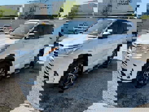 Used 2018 Toyota Highlander FWD V6 image 1