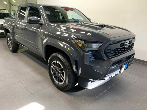 Used 2025 Toyota Tacoma TRD Sport image 2