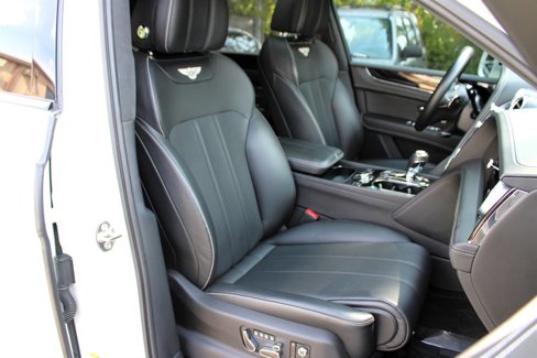 Used 2018 Bentley Bentayga image 28