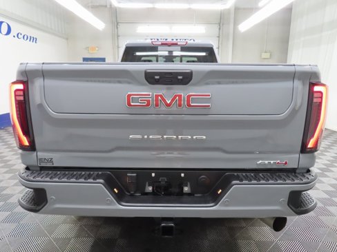 Used 2025 GMC Sierra 2500 AT4 image 40