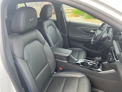 Used 2025 Buick Envista Sport Touring image 35
