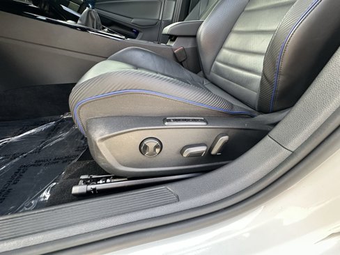 Used 2023 Volkswagen Golf R image 27